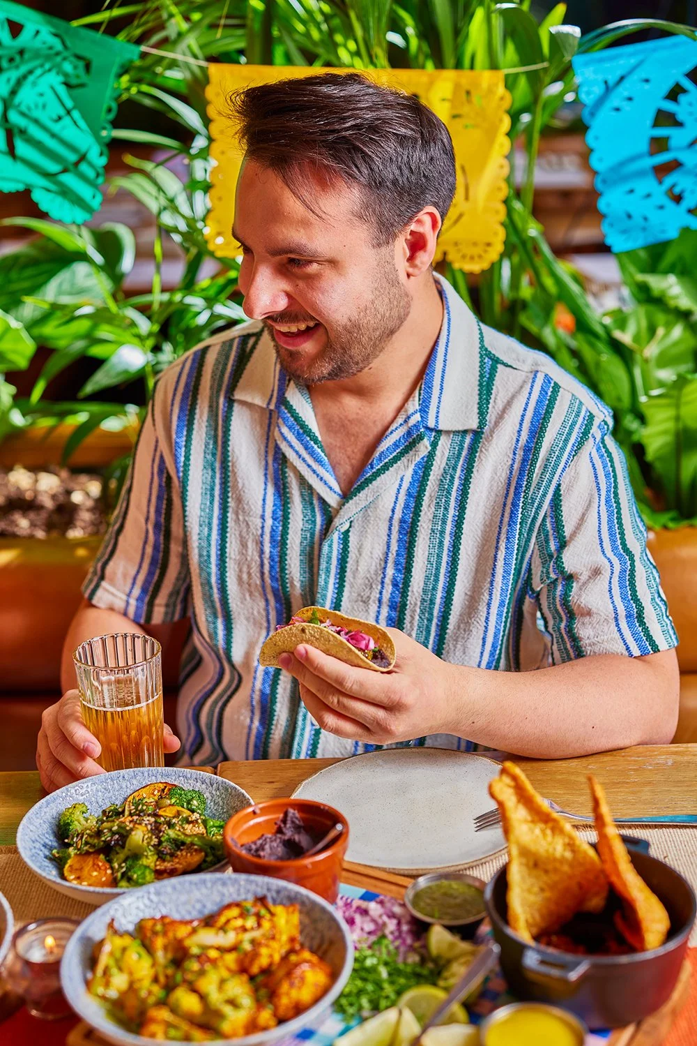 FoodPhotographerLondon_CharlotteNott-Macaire_Wahaca_ChristmasSharingPlatterInSituWithPeople5.jpg