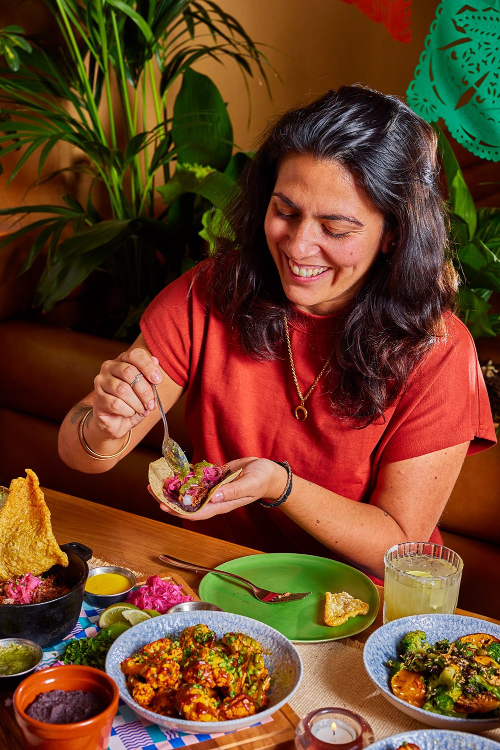 FoodPhotographerLondon_CharlotteNott-Macaire_Wahaca_ChristmasSharingPlatterInSituWithPeople3.jpg