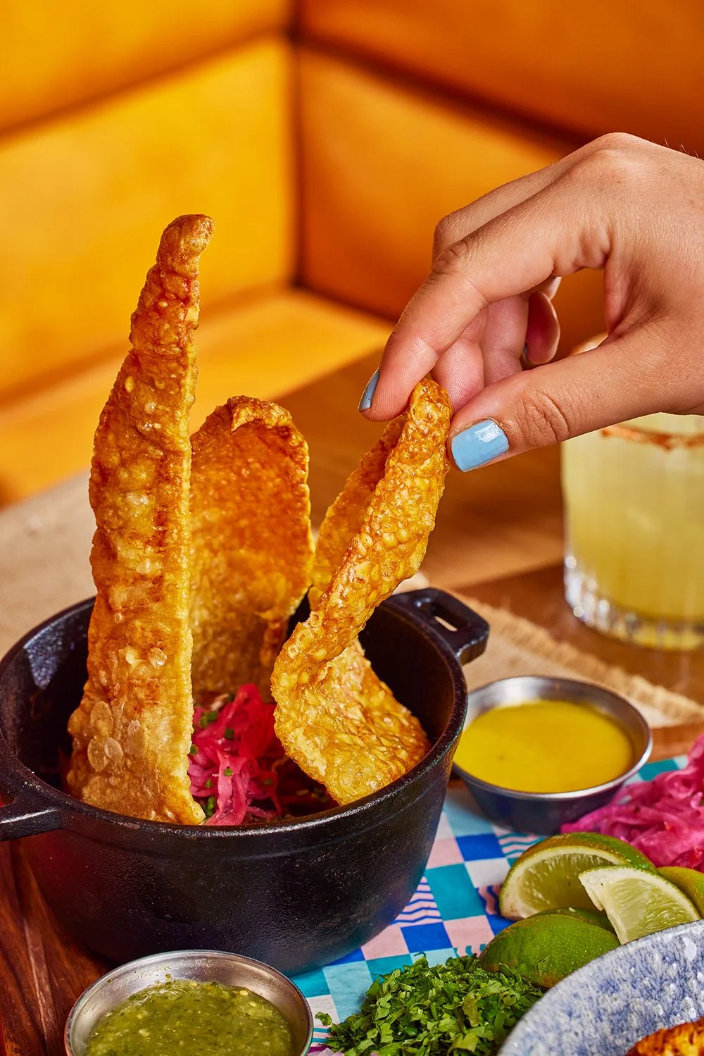 FoodPhotographerLondon_CharlotteNott-Macaire_Wahaca_ChristmasSharingPlatterInSituWithPeople.jpg
