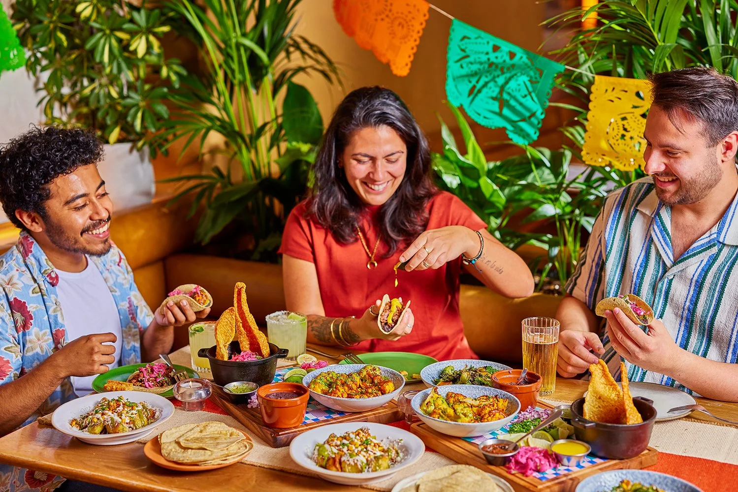 FoodPhotographerLondon_CharlotteNott-Macaire_Wahaca_ChristmasSharingPlatterInSituWithPeople2.jpg