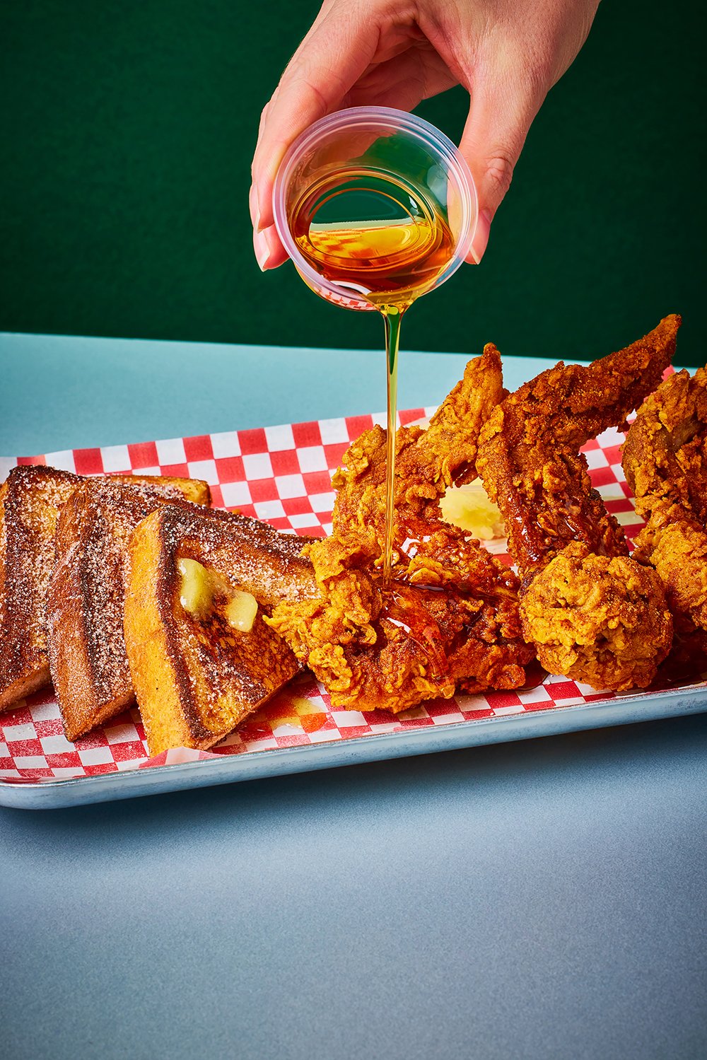 FoodPhotographerLondon_CharlotteNott-Macaire_SevenDialsMarket_FriedChickenFrenchToast_LuckysV2.jpg