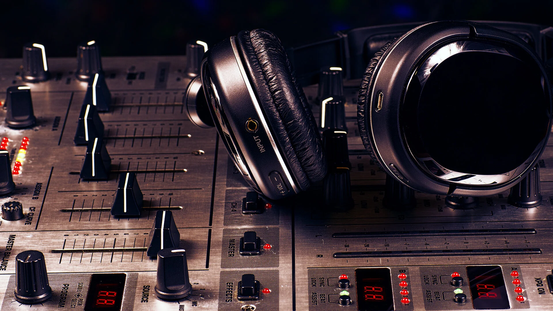 MnXt5ORG2Qq1vRZJiXwW_Sound-Design.jpg