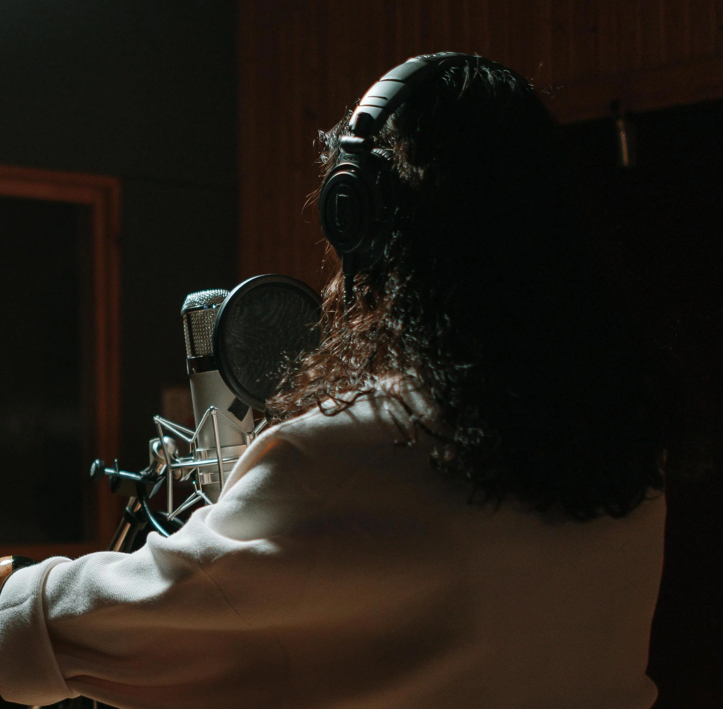 “All Those Men I Make Them Nauseous”: Women Rappers Bringing Wreck in the Netherlands