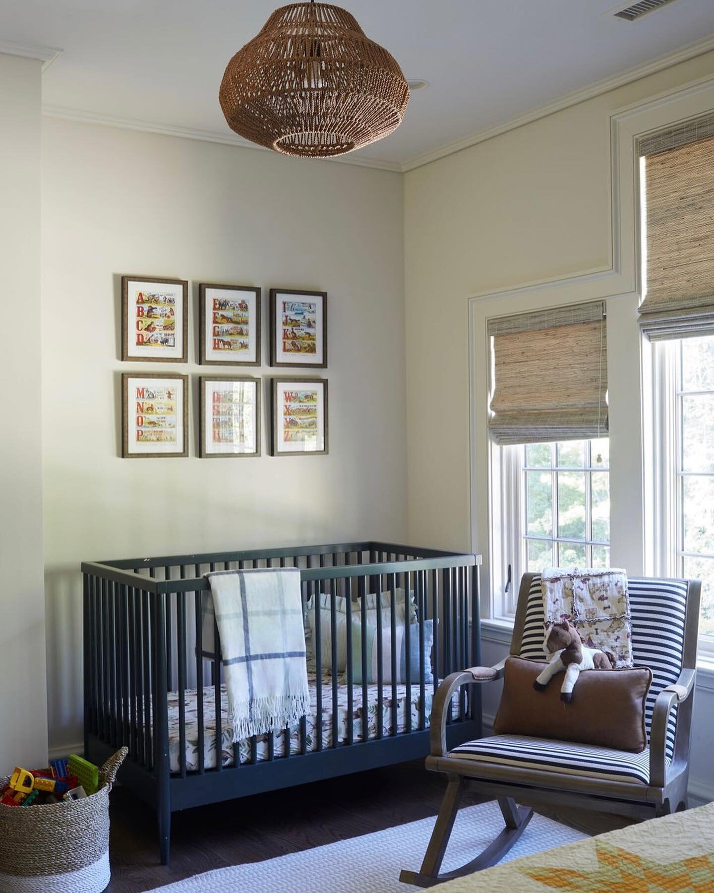 Warm neutrals and touches of seafoam &amp; olive green gives this nursery a sweet yet sophisticated feel that can easily transition to a guest room when needed 🧩🧸💭 ✨

📷: @jallsopp 

#nurserydesign #nurseryideas #interiordesign #homedesign #custom