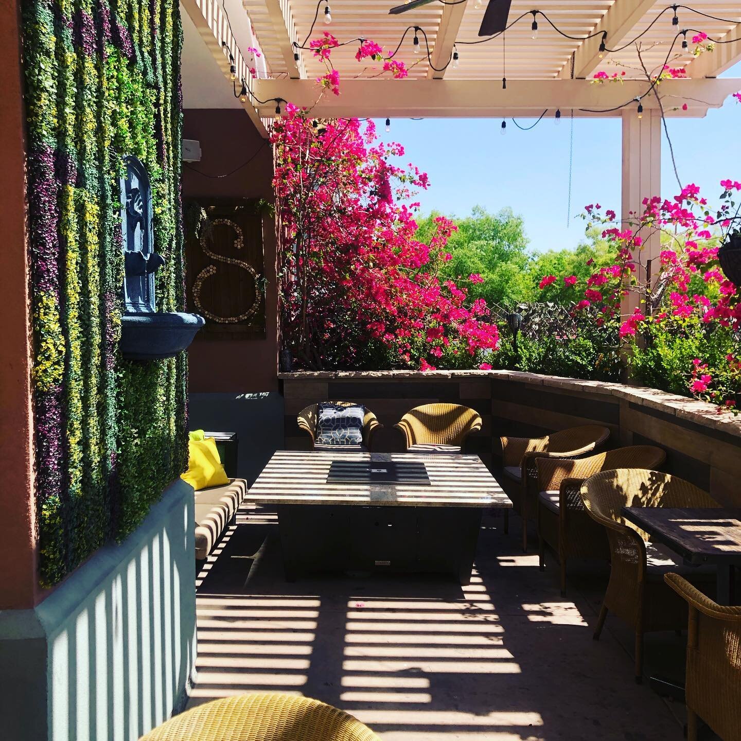 Our Patio is in full bloom and just waiting to welcome you. 
Have you had your pizza fix yet? 
#lasvegas #patioseason #outdoordining #vegaspizza #blooming