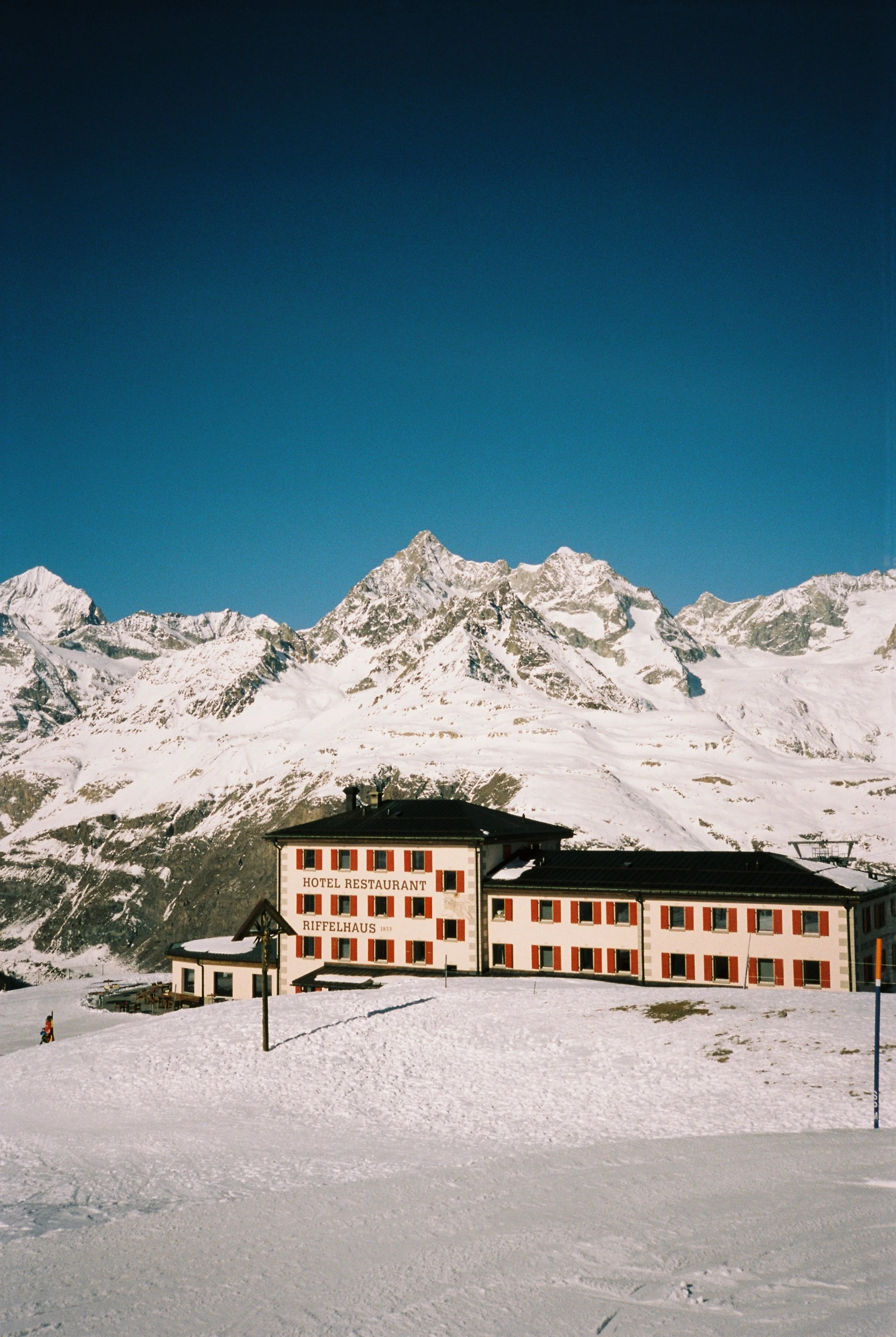 R1-01821-026A.JPG