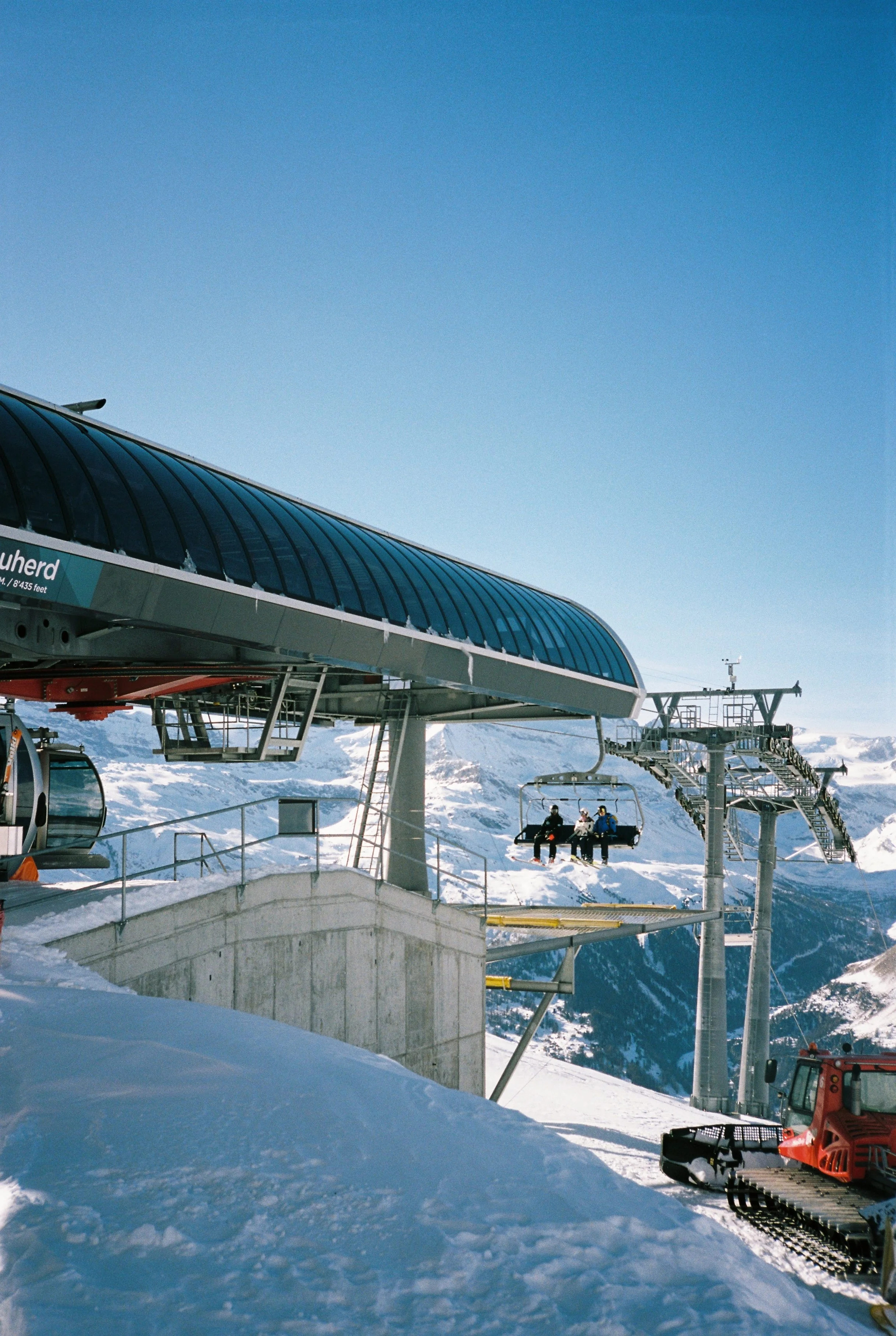 R1-01821-013A.JPG