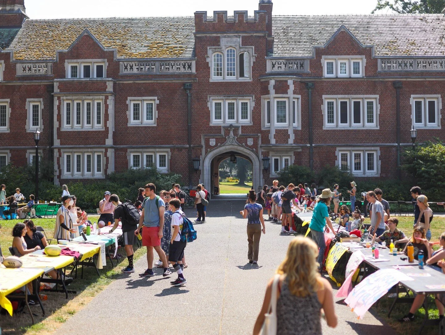 It's Member Monday, this week, meet @reedcollege! ✍️

💸 Reed meets 100% of demonstrated financial need for all students for all four years.

🎖️ Reed is ranked fourth in the nation in the percentage of graduates who go on to earn PhDs across all dis