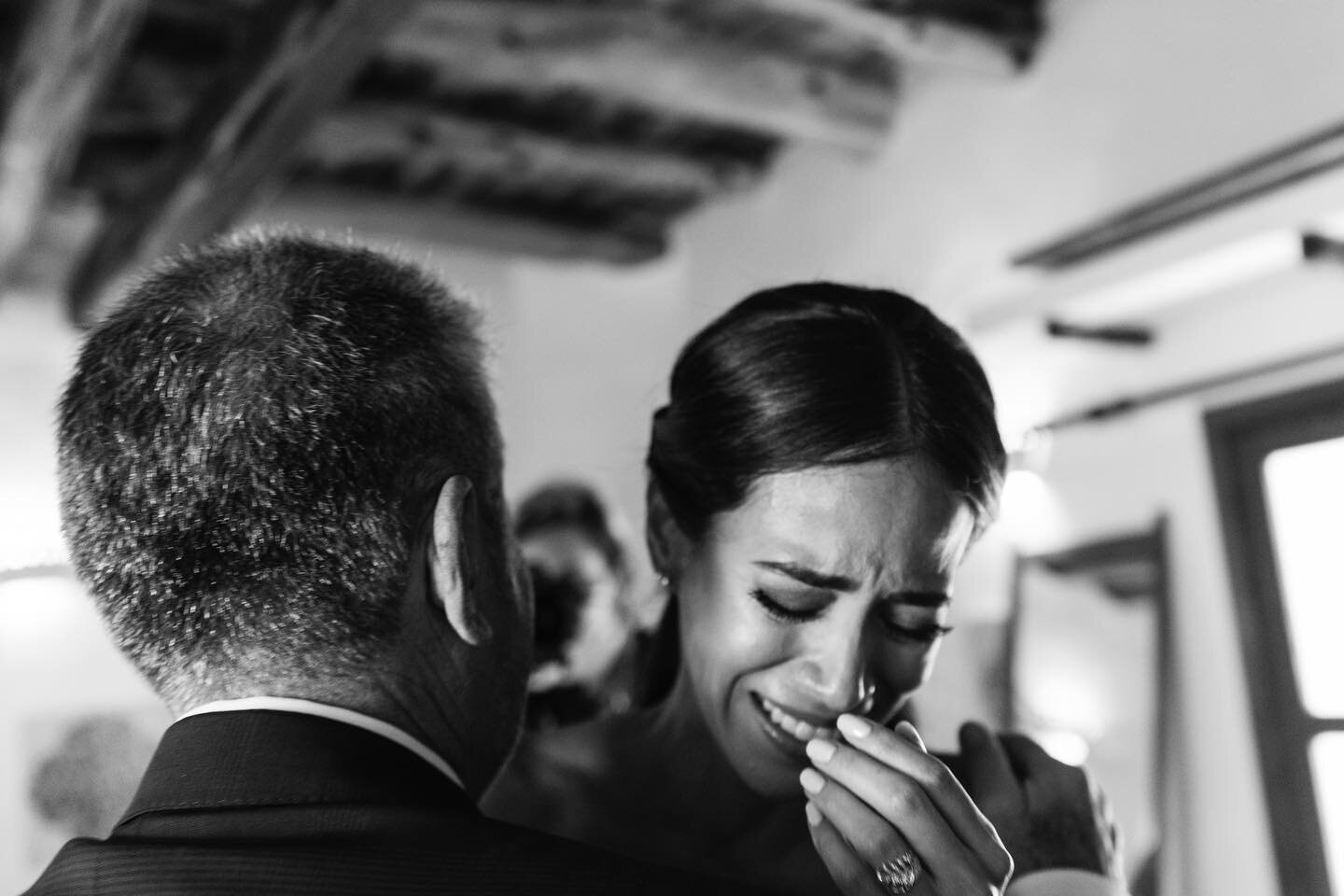 Full of emotion
.
.
.
.

📸: @rodrigarciaphotographer para @tach_studio 
.
.
.
#casamento #harpersbazaar #harpersbazaarspain #vogue #vogueweddings #weddingfashion #filmpalette #portraitcollective #wedphotoinspiration #junebugweddings #magnoliarouge #
