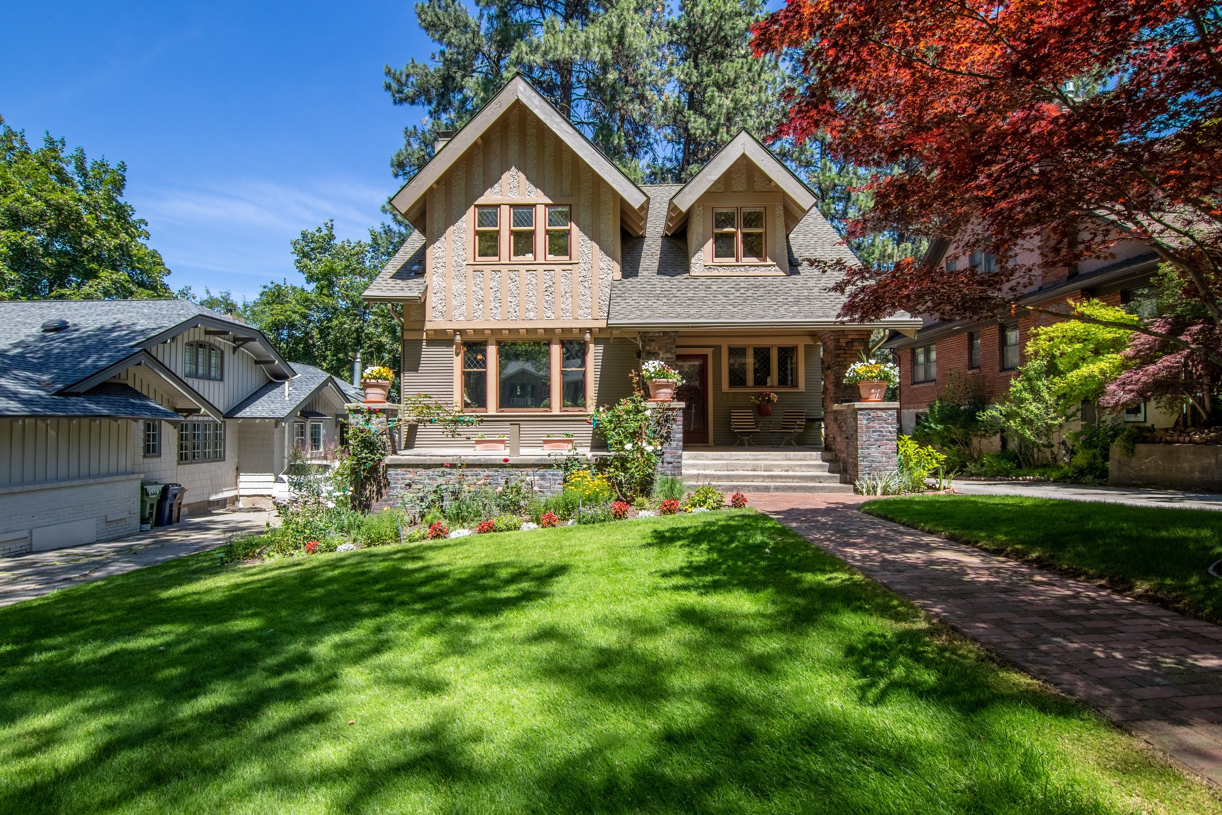 Should I Buy A New Home Before Selling My Old One?