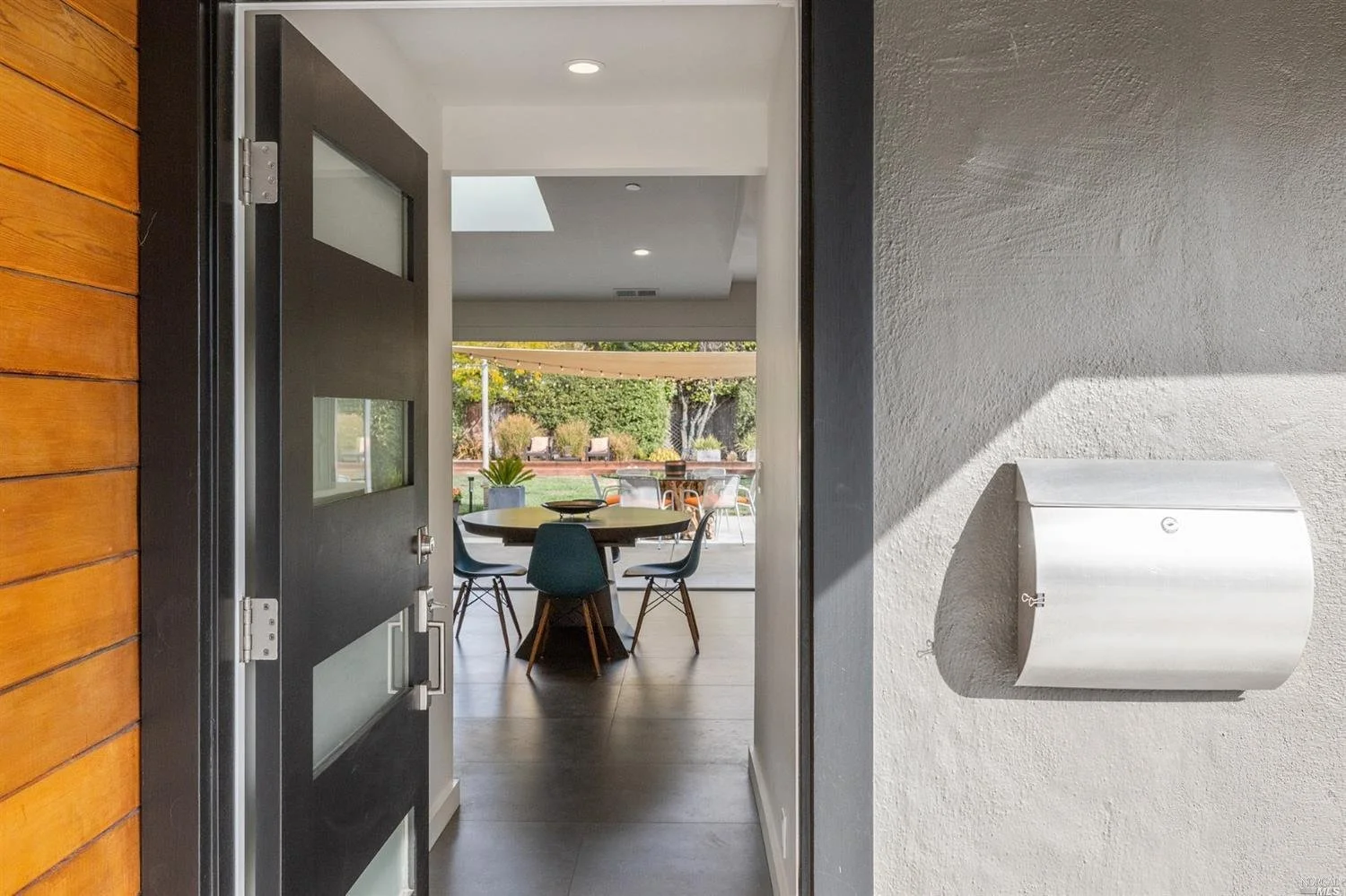 Sunlit Contemporary in Bel Aire