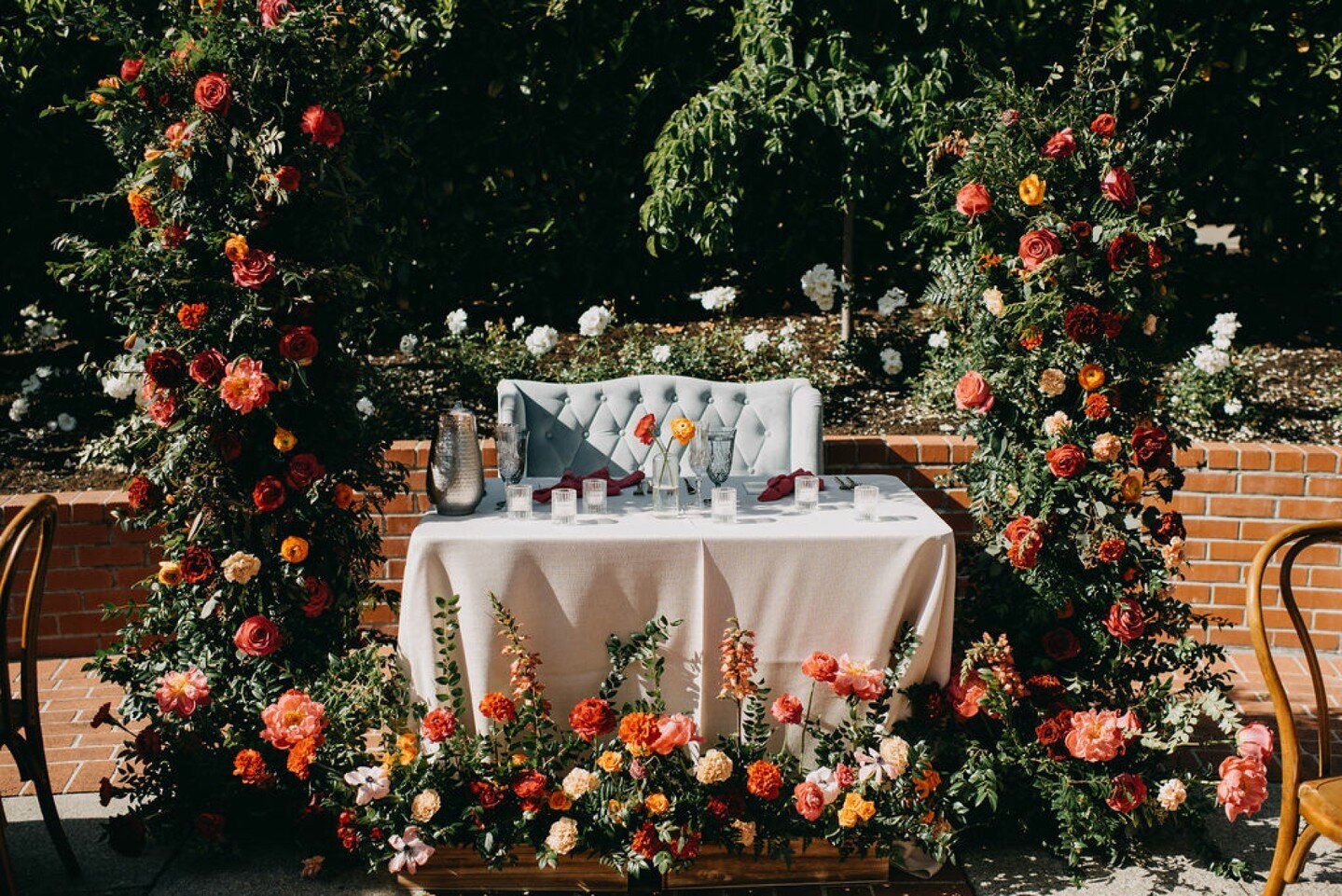 Vibrant hues with a hacienda charm 😍

#weddings #weddingseason #weddingdesign