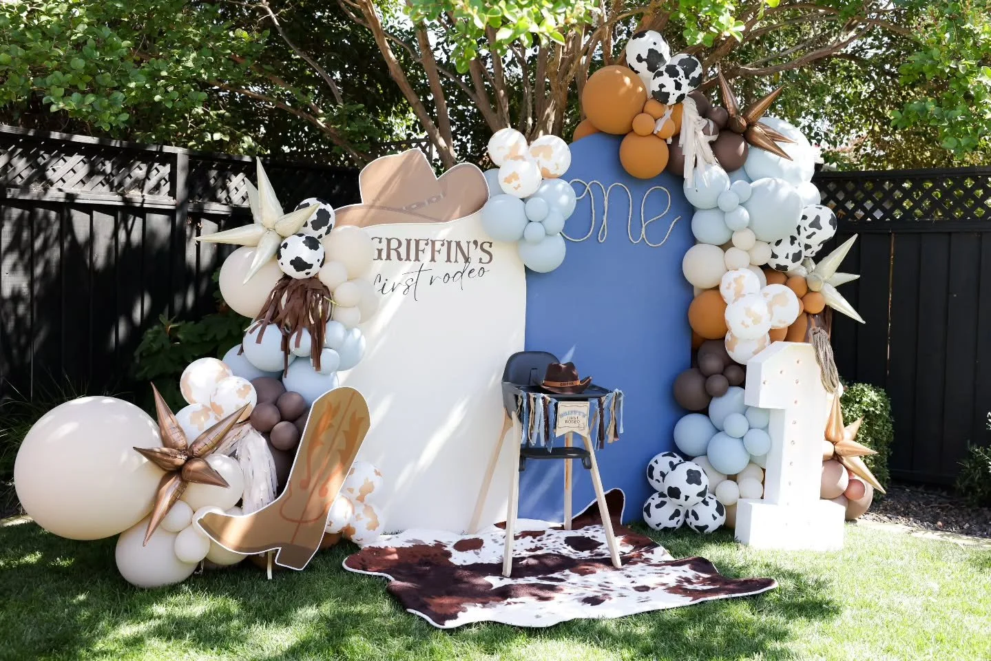 No detail too small for this cowboy&rsquo;s big day&mdash;Griffin&rsquo;s 1st rodeo was a wild one in the making! 🤠🌟

📸 Photos by @savannataingphotography