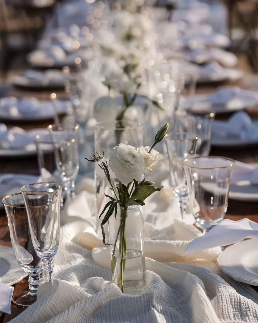 It's finally starting to warm up! Who is ready for outdoor weddings? 🙋&zwj;♀️