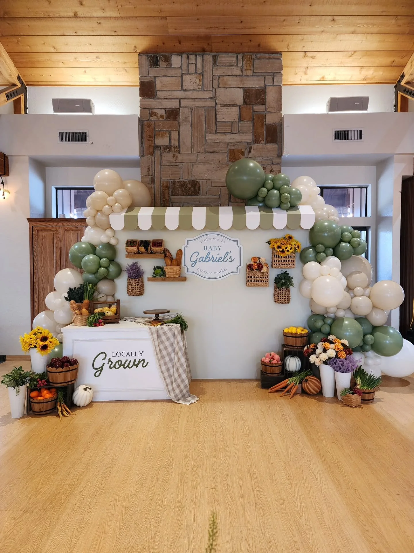 Bringing farmers market charm to celebrate the sweetest baby on the way 🍓🌼