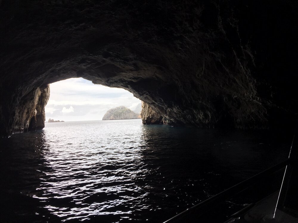 dive tutukaka - entrance to cave.jpg