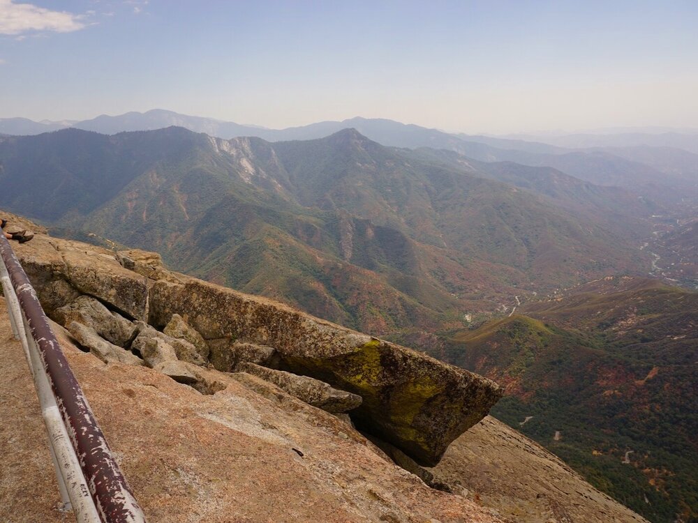 Moro Rock view - Sequoia National Park hiking trail