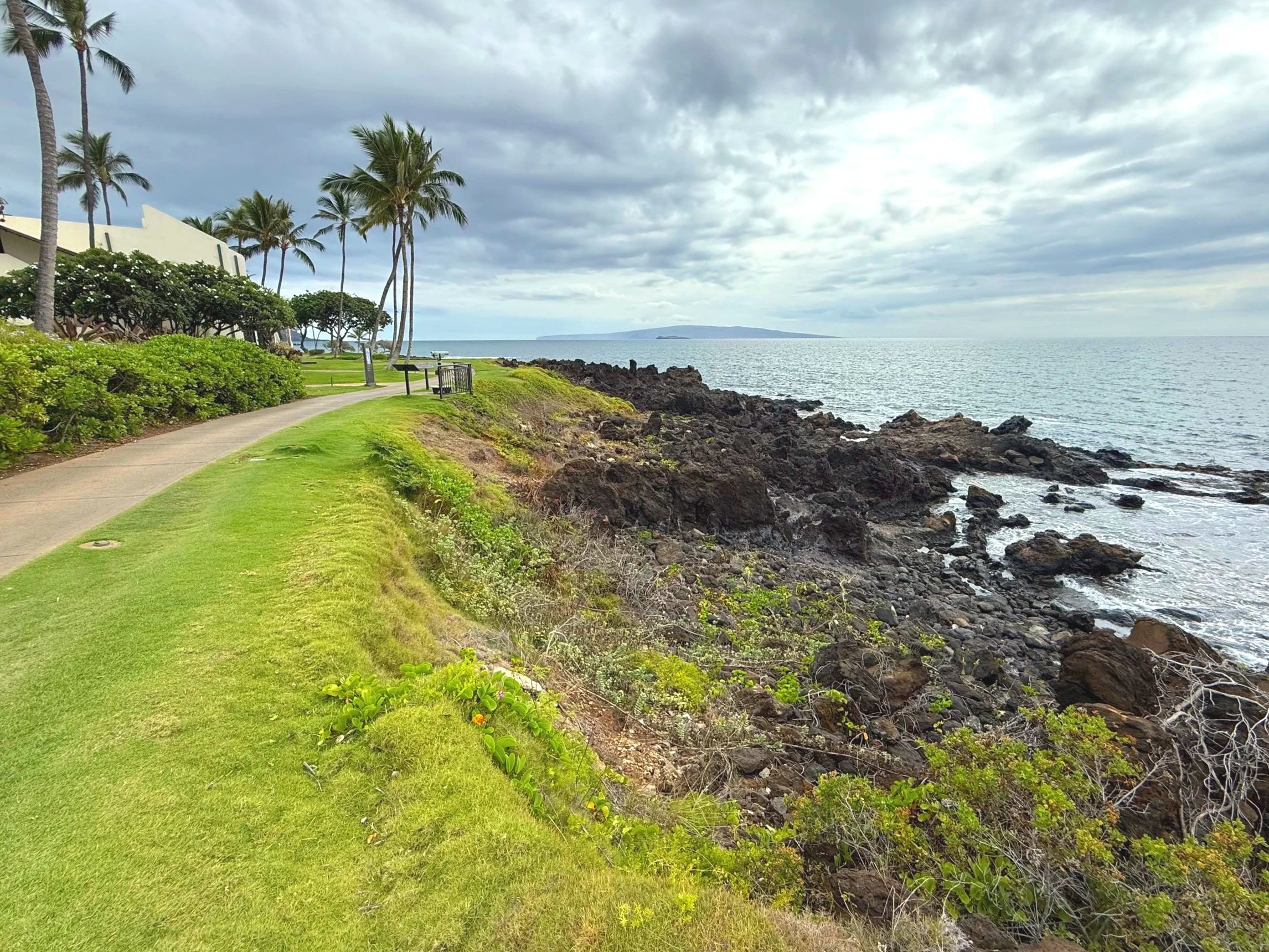 5 Glorious Days Sightseeing in Maui: Prettiest Areas &amp; a Luxury Beach Resort