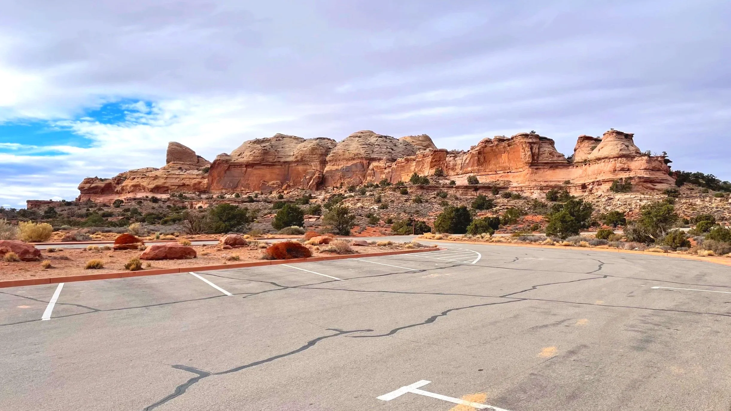Red rocks in South Utah run parallel to the horizon.