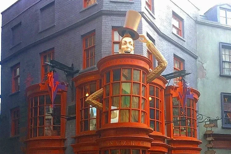 The Weasley's joke shop in Diagon Alley at Universal Orlando shows a Weasley lifting his hat.