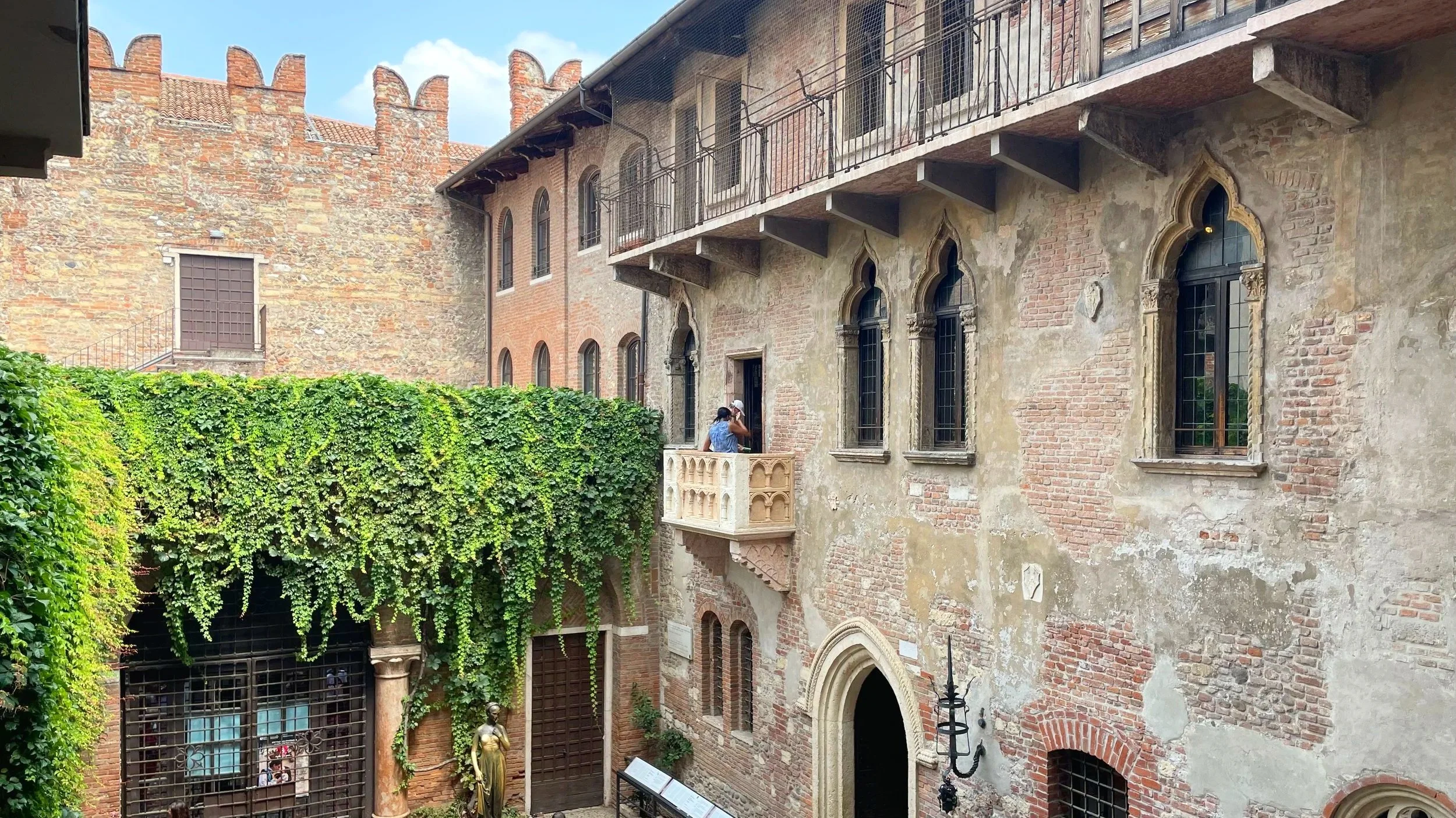 A view of Juliet's Balcony and statue from above.