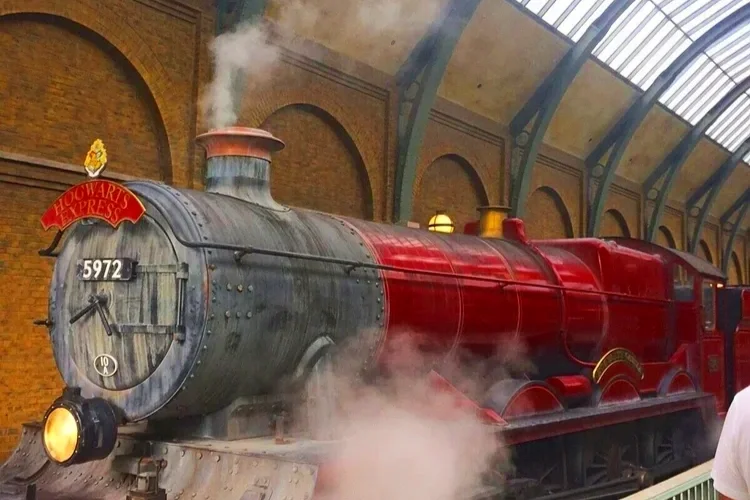 The Hogwarts Express is steaming, ready to take travelers from Diagon Alley to Hogsmeade at Universal Orlando.