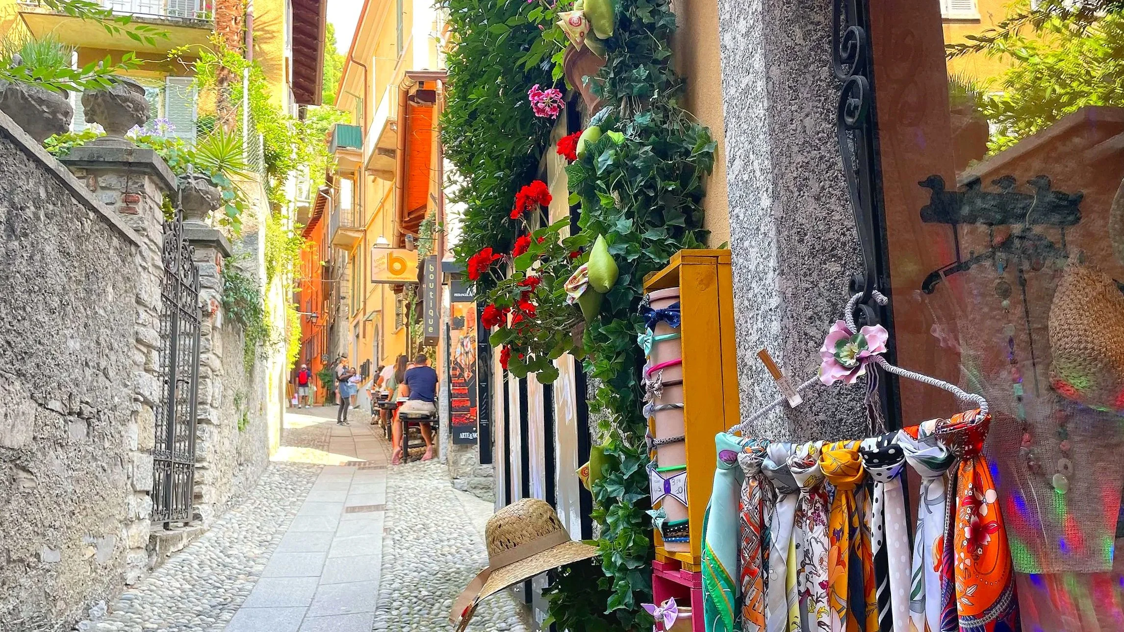 The narrow cobbled streets of Bellagio