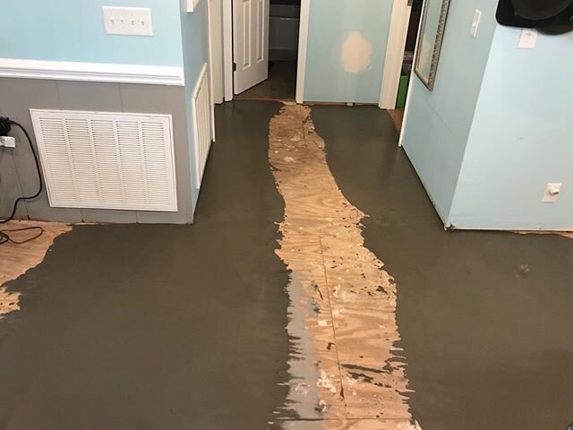 Beach houses very often shelf and settle so some time you need a little floor leveler to fix it. #seawatch #nc #oib #brunswickcountync #fixit #levelup #flooring #lvp #smooth