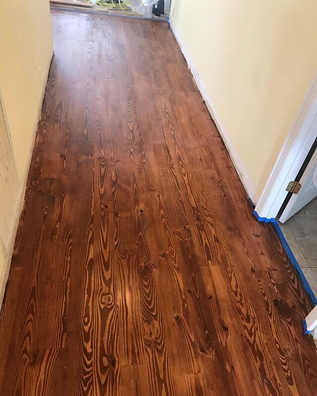 Stain and one coat of sealer on this guy... #nofilterneeded #👌🏻 #nice #floor #pine #seawatch #oib #brunswickcountync #holdenbeach #onpoint