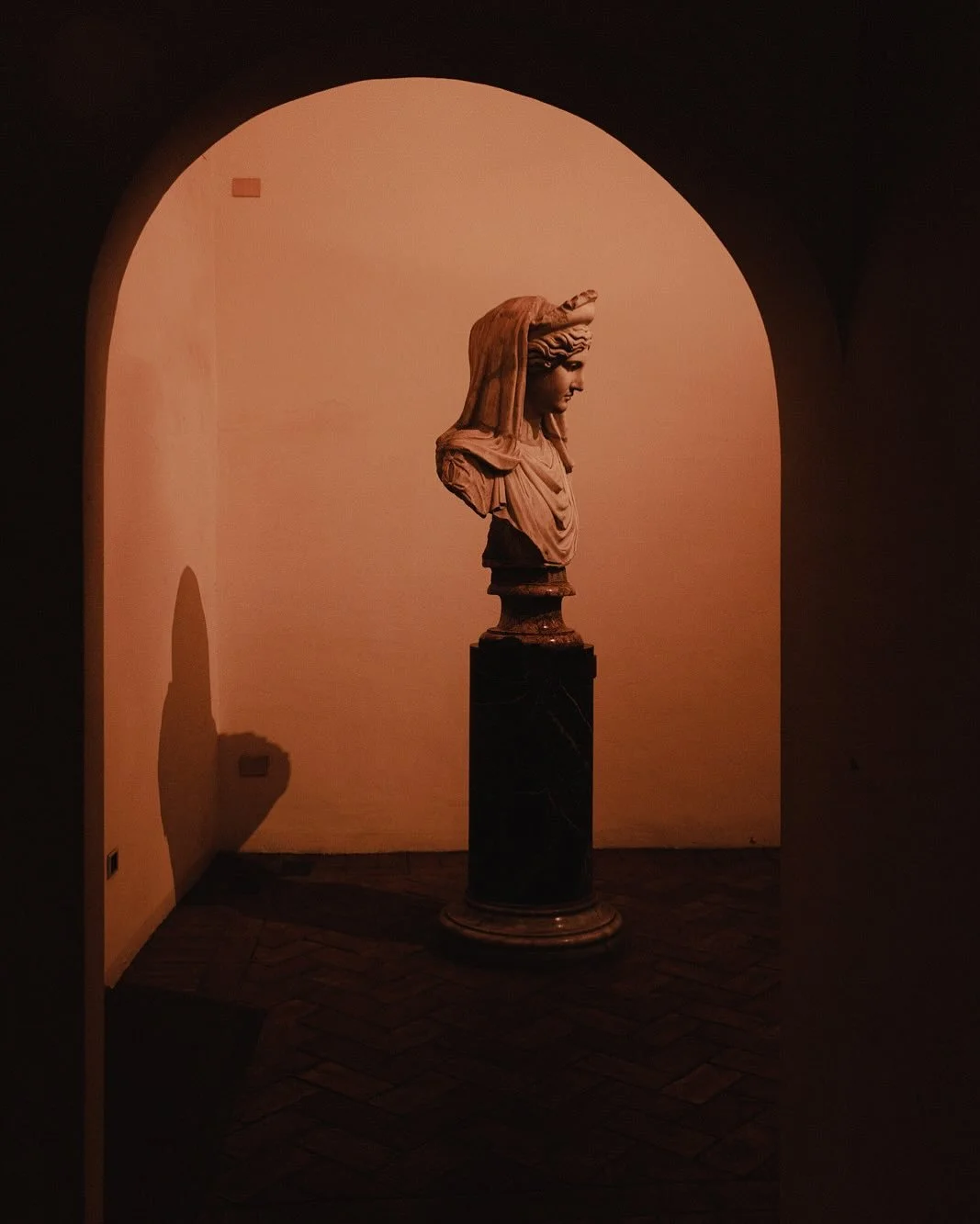 A love note to Rome.. a few in between moments, and small (and large!) details that make up this incredible, ancient city ..