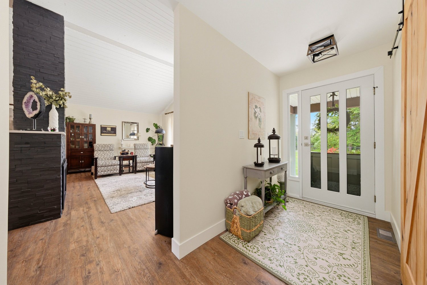 23541 24 ave photo 3