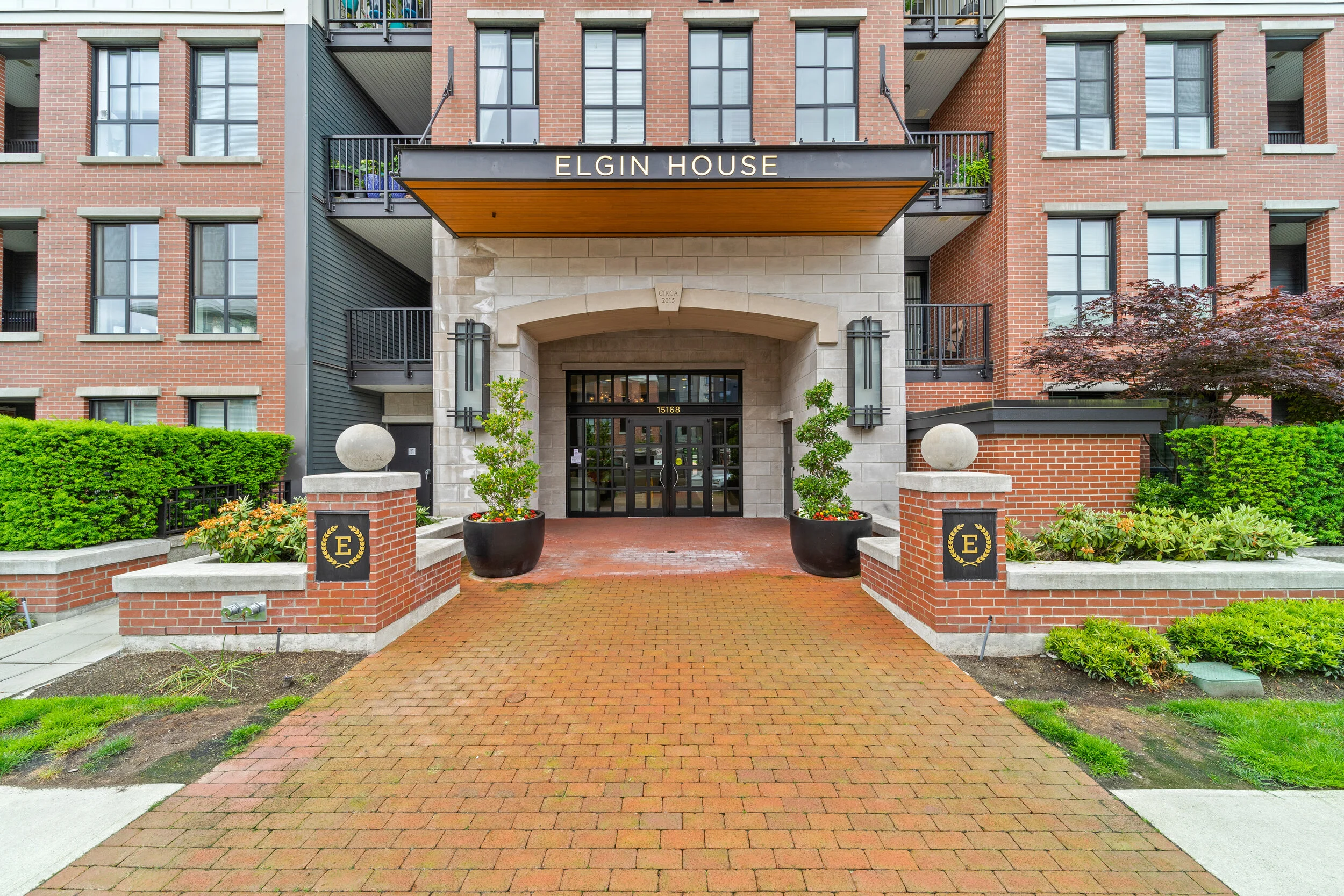 Sneak Peek: Beautiful 2 Bedroom Condo with a Back Yard