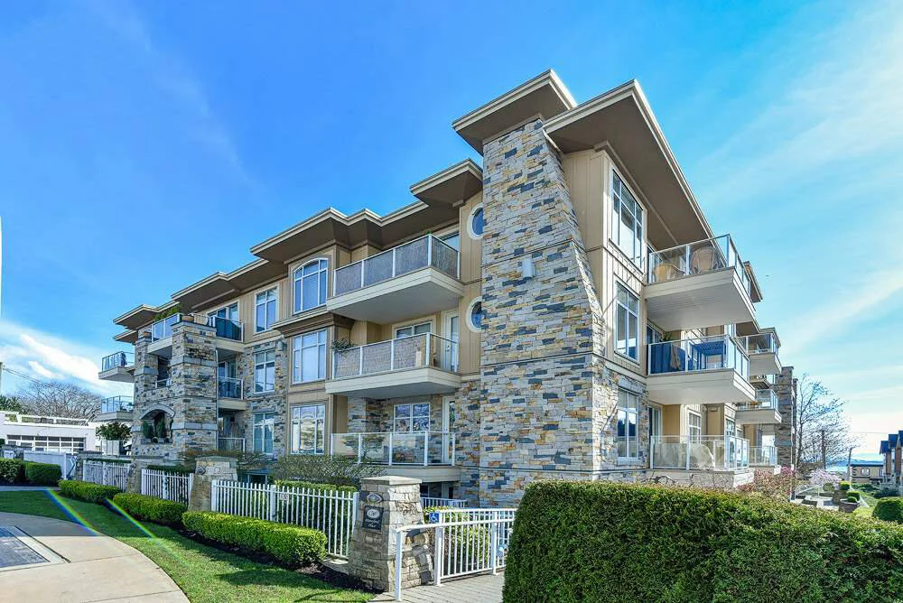 Just Listed: Fantastic 2 Bedroom Top Floor Condo in The Waterford Building, White Rock