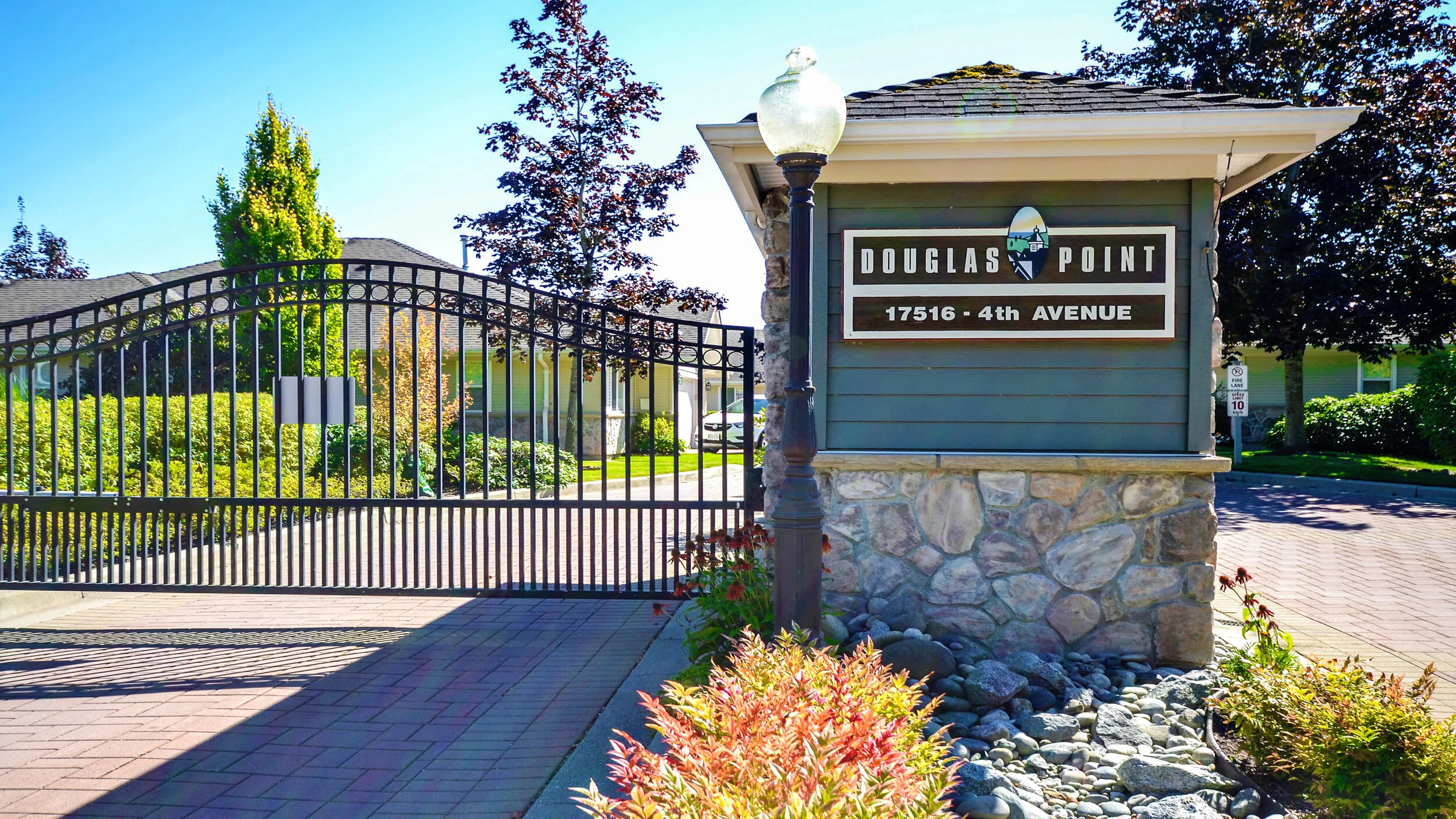 Just Listed: Charming Rancher in the Popular Douglas Point Community