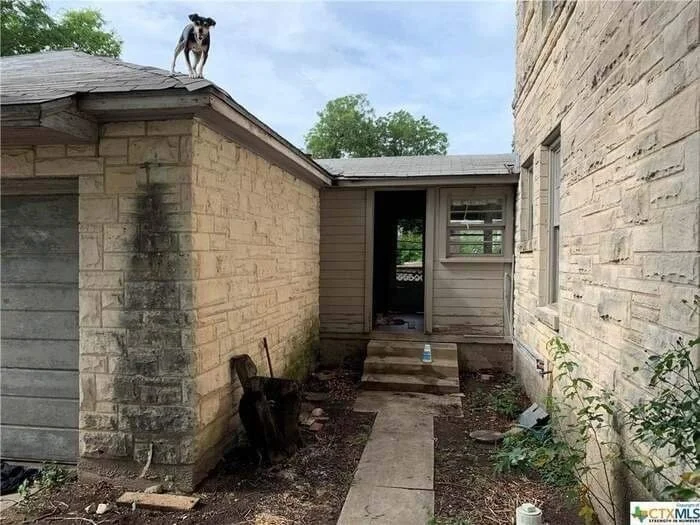 Terrible Real Estate Photo of the Week