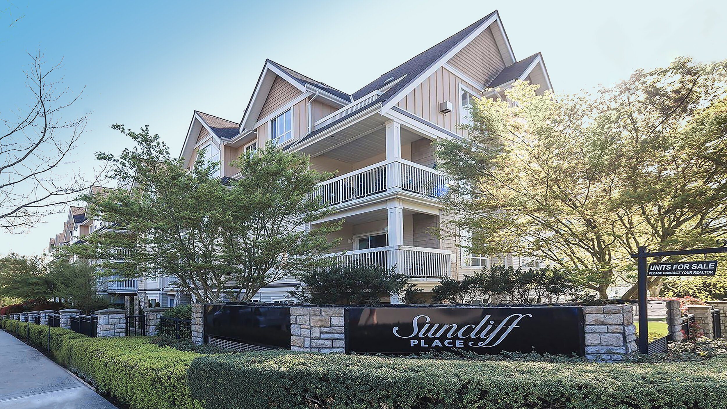 Just Listed: Beautiful and Bright Corner Unit with Huge Outdoor Patio in White Rock