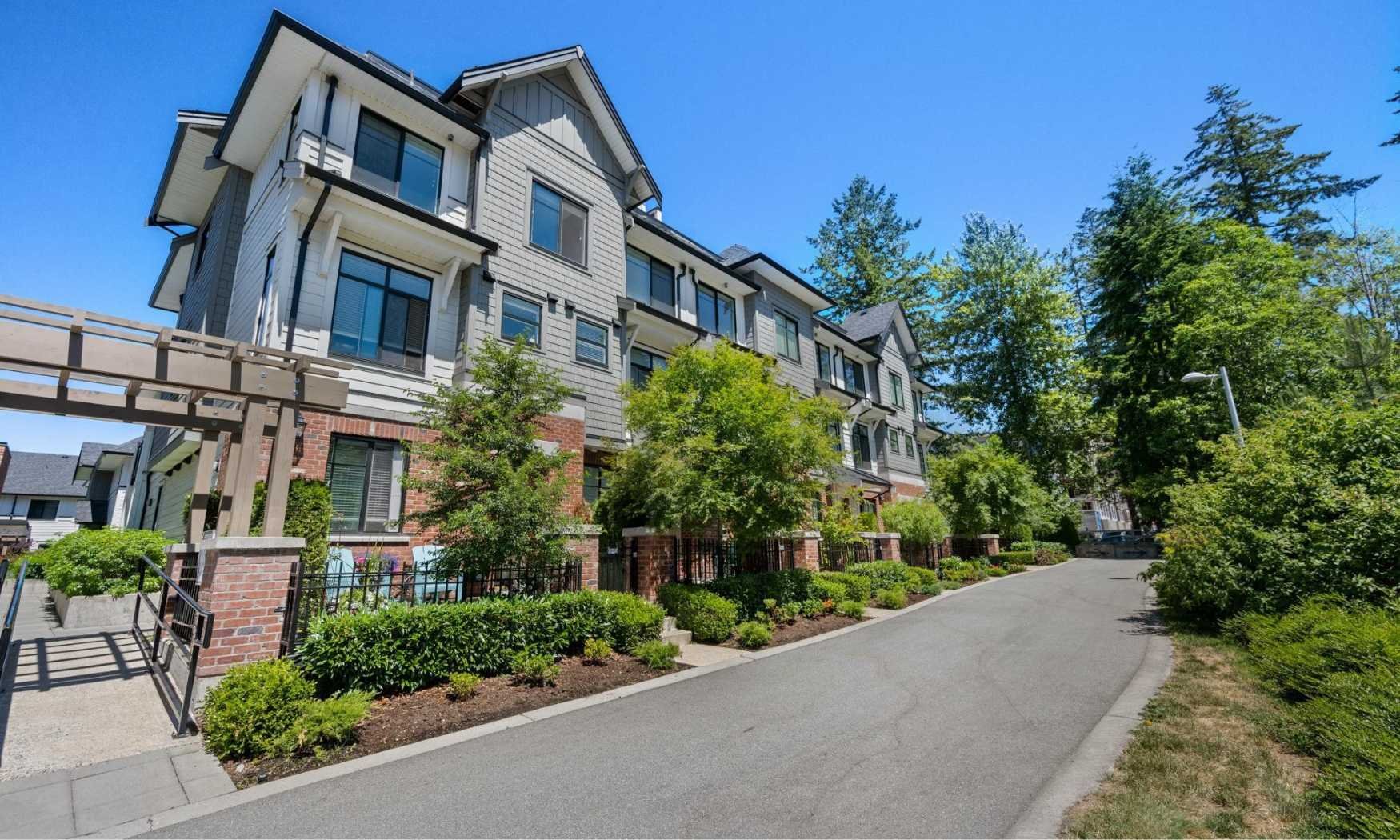 New Listing: Fantastic Mountain View Home for Sale in White Rock / South Surrey