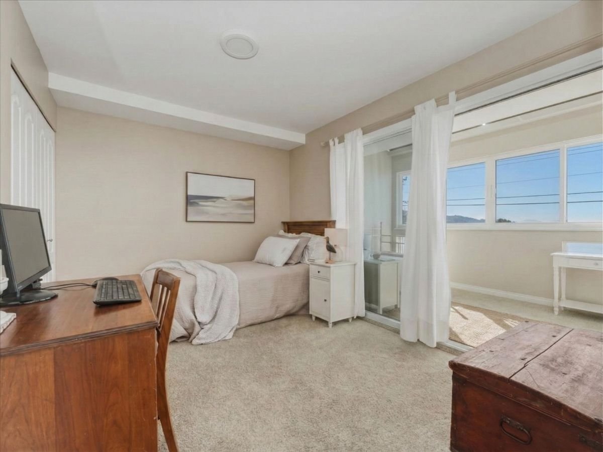 303 15165 Marine Drive photo 9