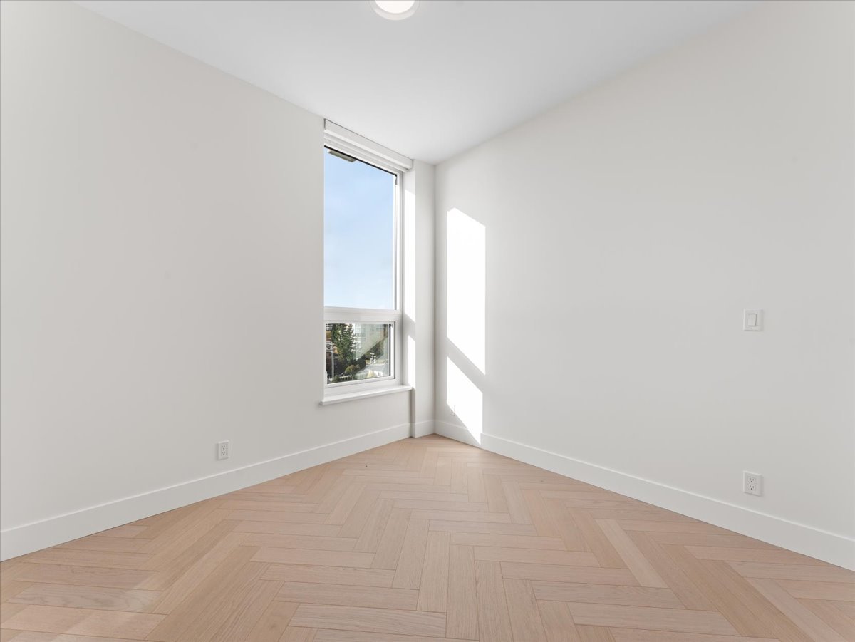 705 1342 Johnston Road photo 12