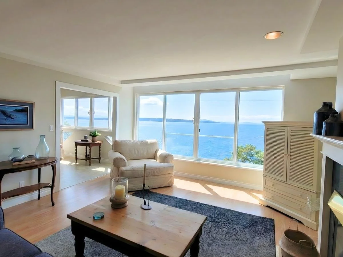 303 15165 Marine Drive photo 3
