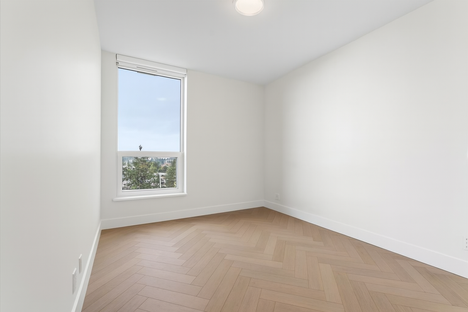 705 1342 Johnston Road photo 14