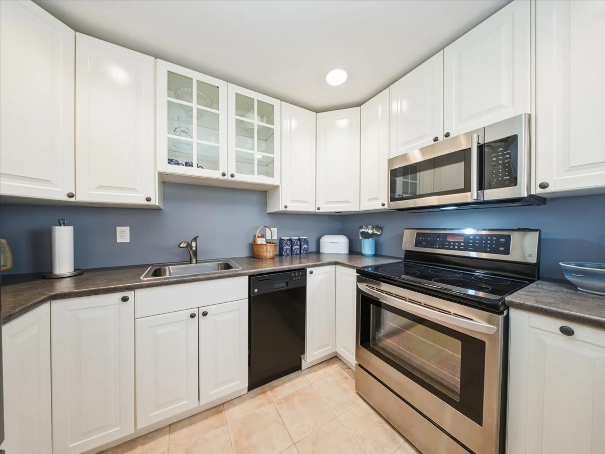 303 15165 Marine Drive photo 9