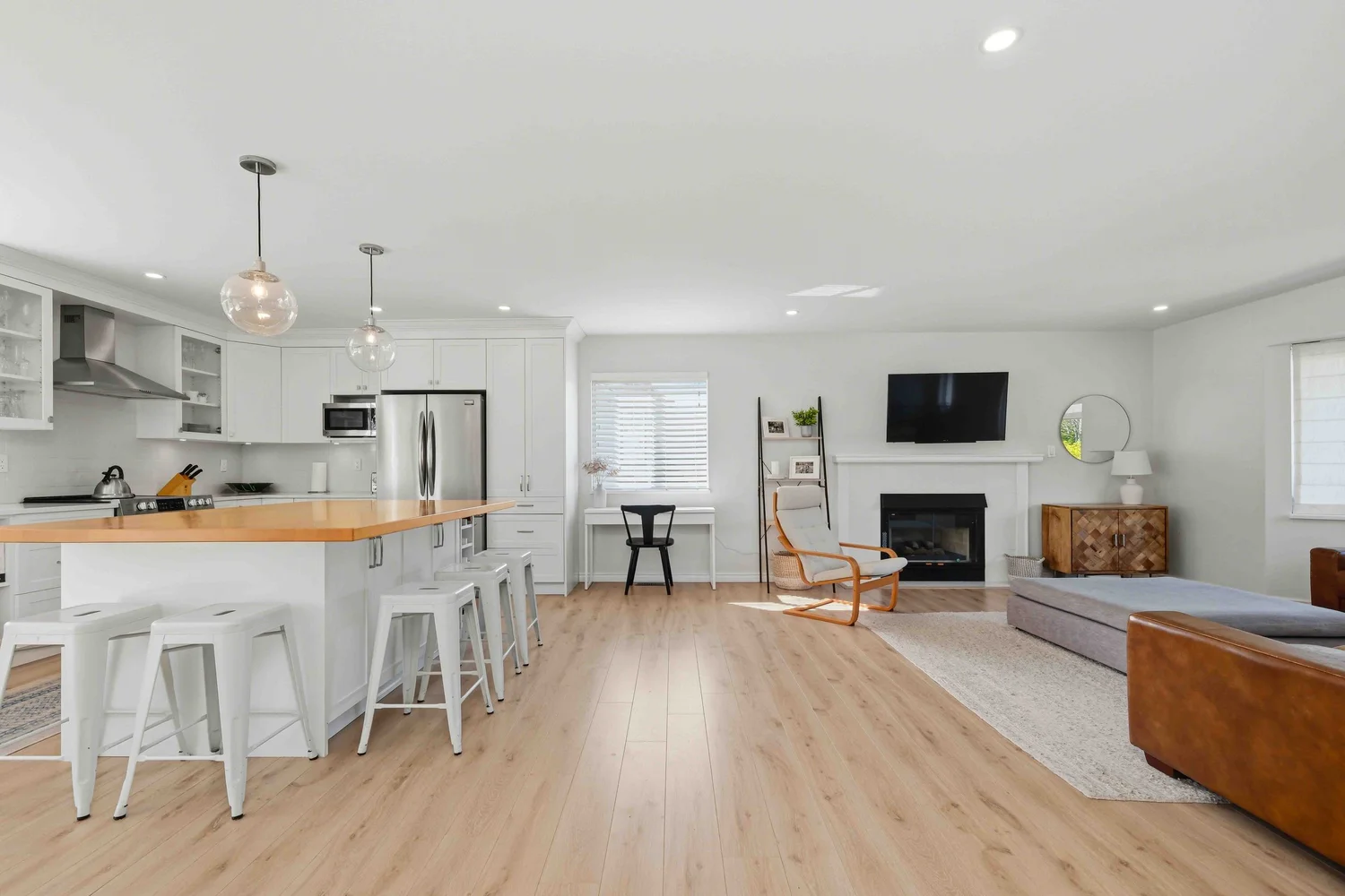 16162 8A Ave photo 5