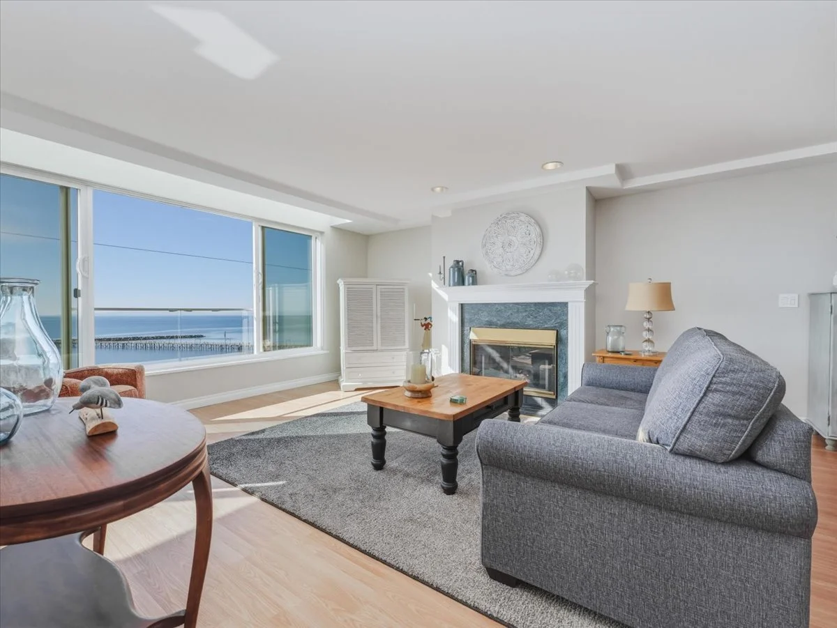 303 15165 Marine Drive photo 1