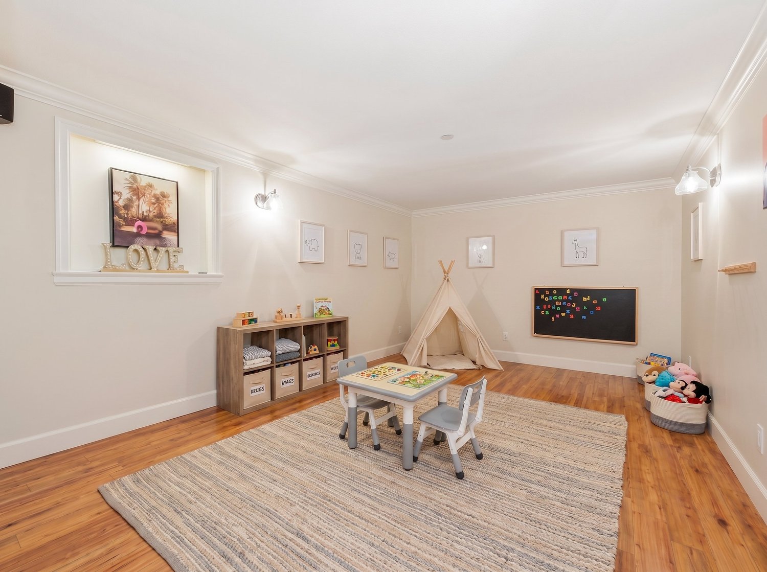 1087 Finlay Street photo 35