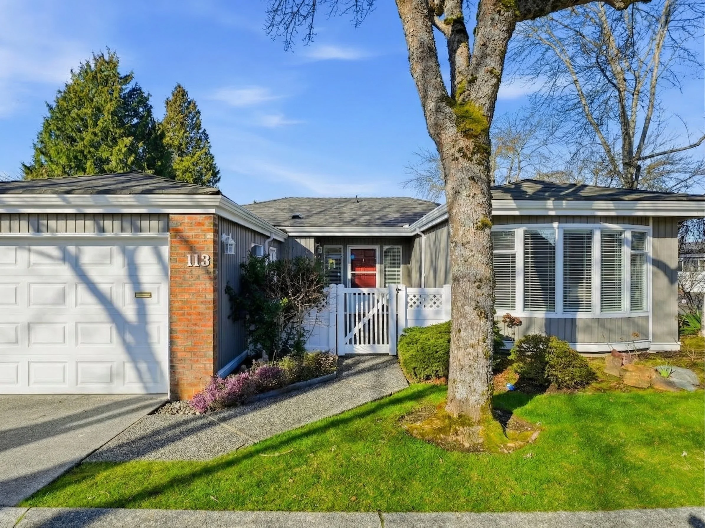 A Rare 'Unicorn' in South Surrey: Detached Rancher Living at Ocean Bluff Court