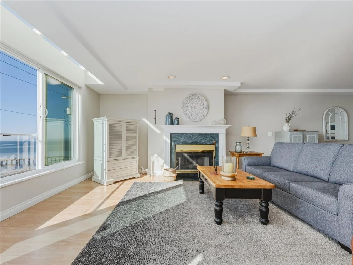303 15165 Marine Drive photo 3
