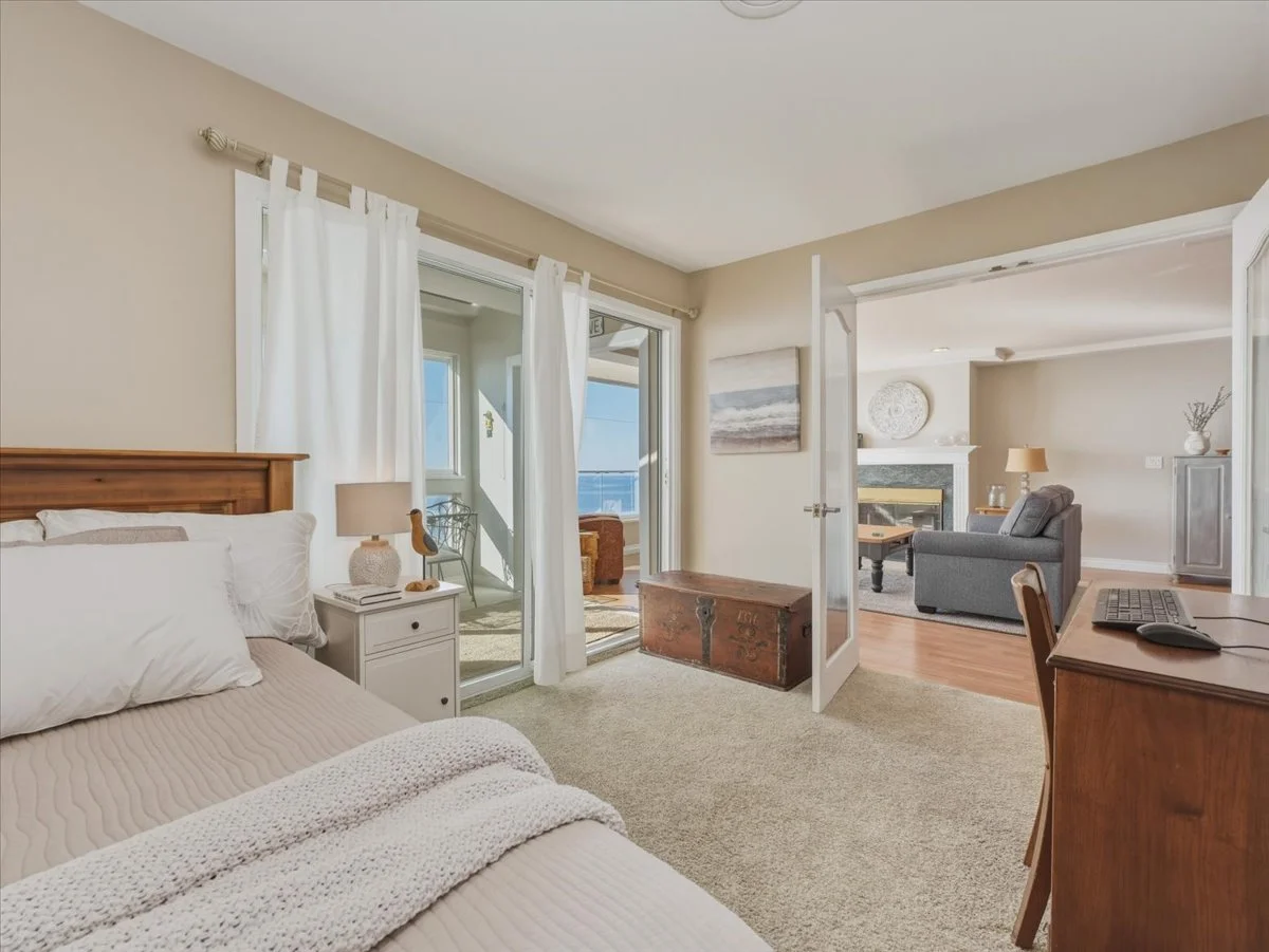 303 15165 Marine Drive photo 11