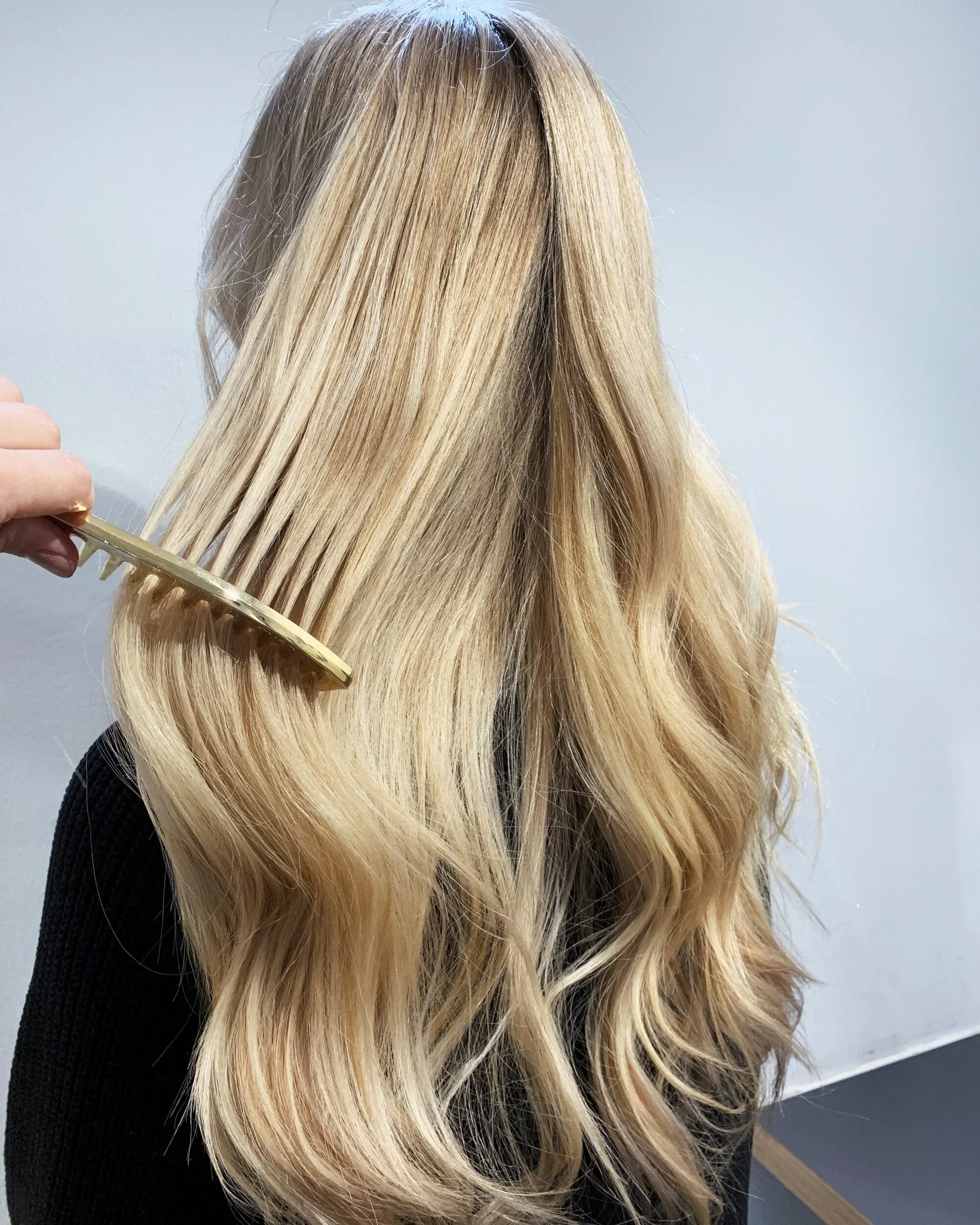 Hiusten värjäys balayage tekniikalla parhaassa kampaamossa - Hair Design Helsinki