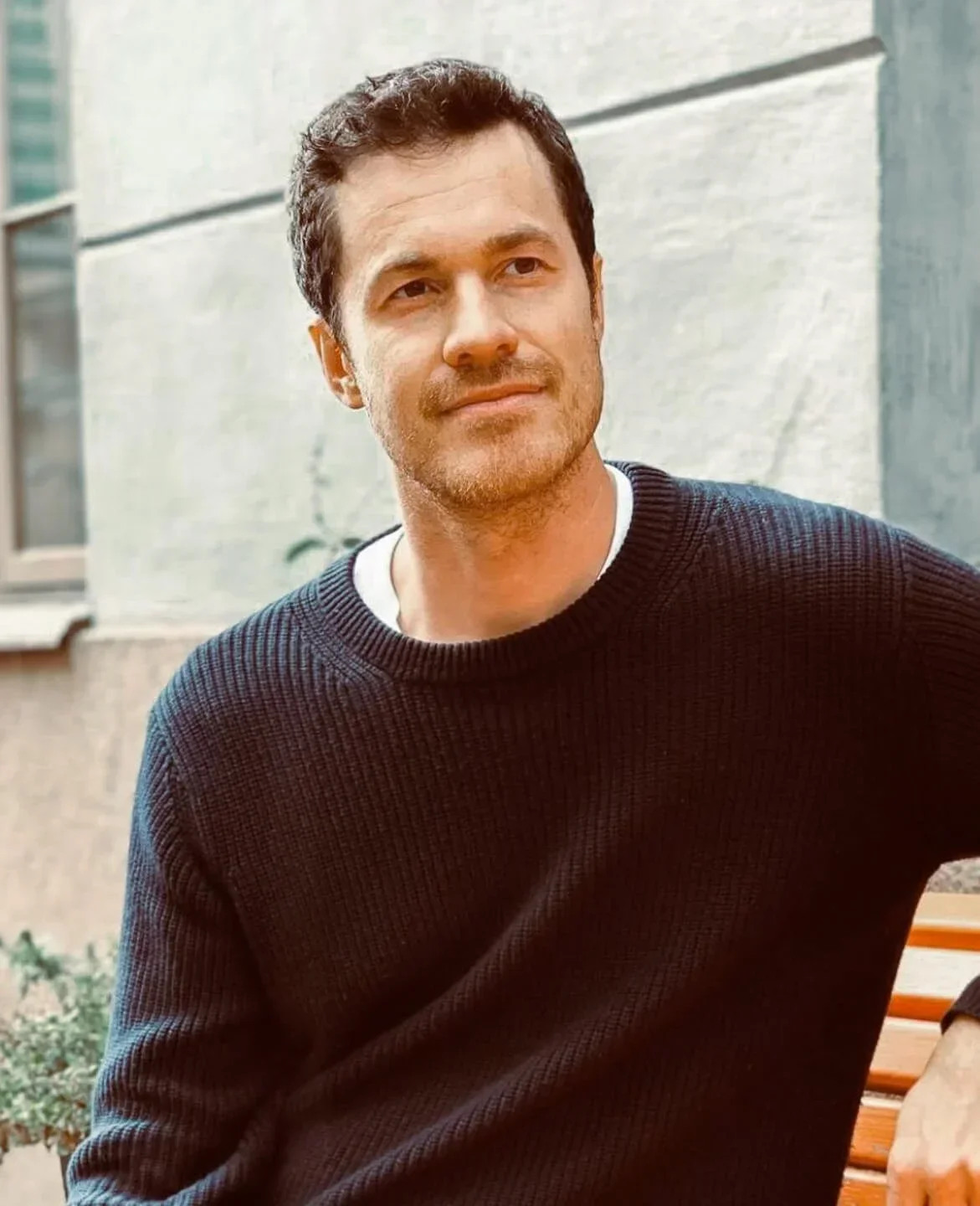 Tyylikäs miesten hiustenleikkaus – Parturi-kampaamo Hair Design Helsinki.